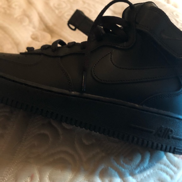 Black Air Force 1s - Picture 2 of 3